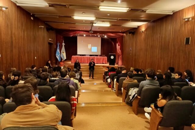 RECIBIDA A ESTUDIANTES EXTRANJEROS DE INTERCAMBIO