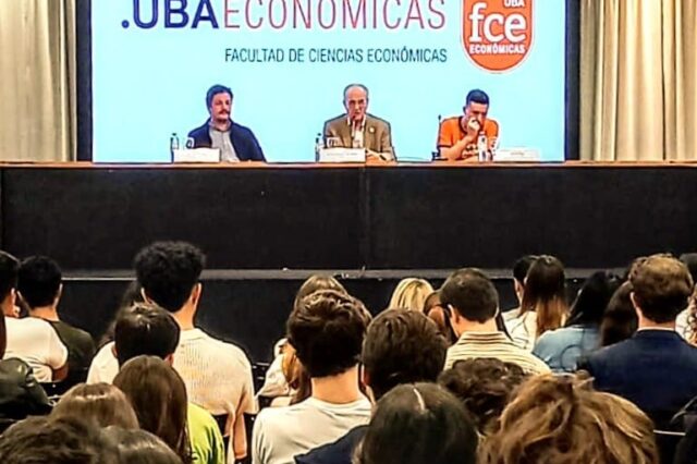 Del mundo a la FCE