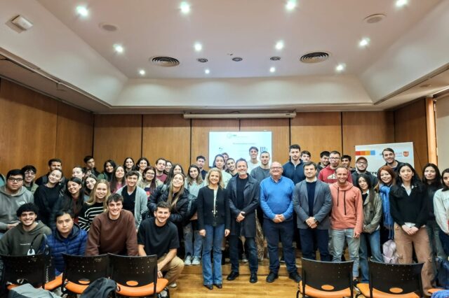  Visita del Catedrático Antonio Padilla Meléndez de la Universidad de Málaga, España