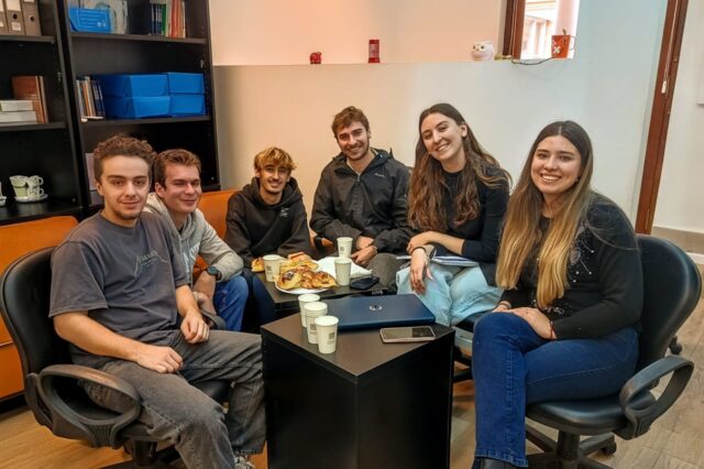 Guías Universitarias Internacionales FCE