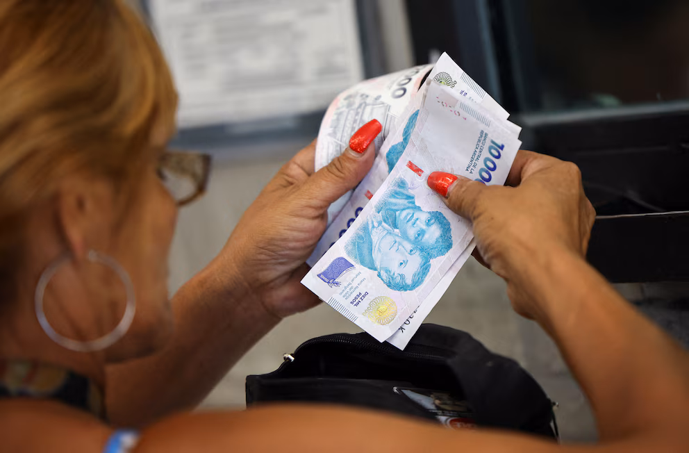 El salario mínimo perdió casi el 40% de su poder de compra durante la actual gestión