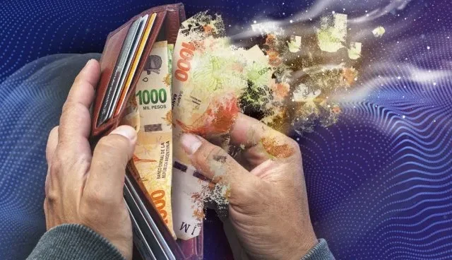 El salario mínimo ya tiene menos poder de compra que en 2001 y el empleo formal acumula ocho meses de caídas